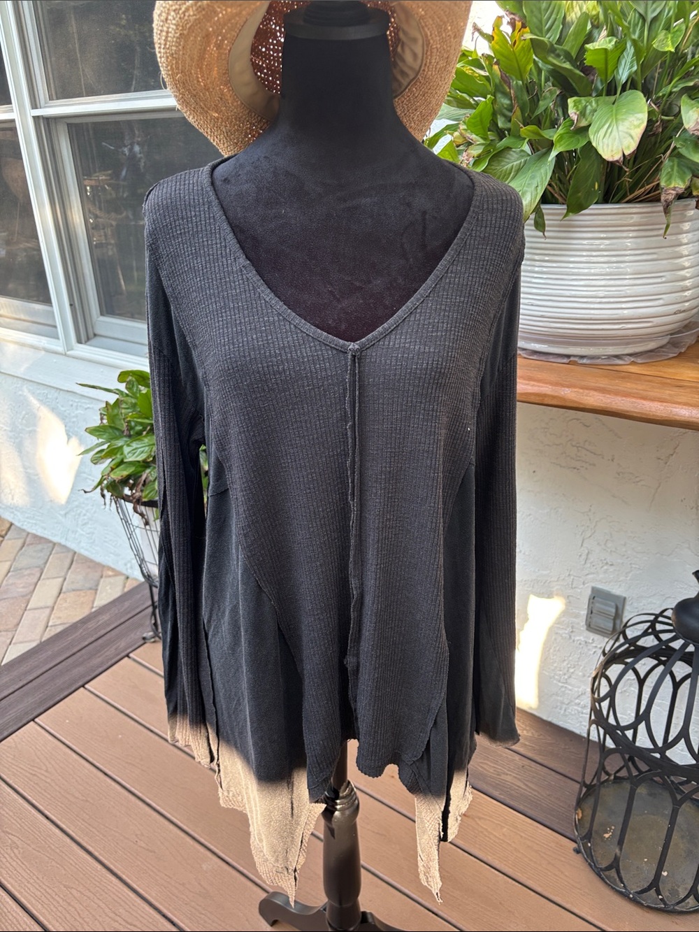 POL Black Long Sleeve V-Neck Lightweight Sweater